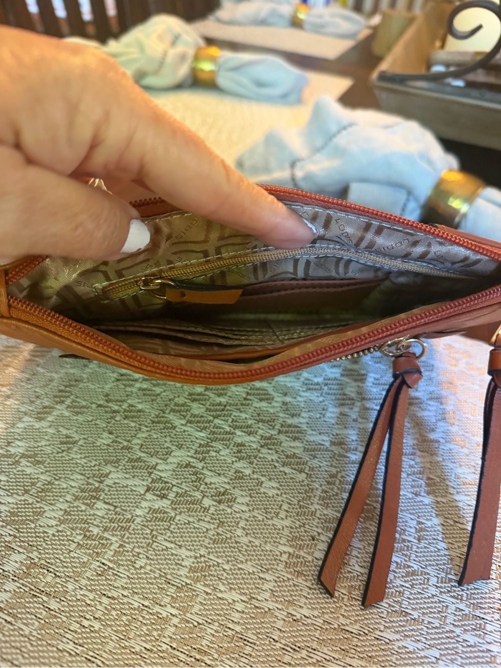 Lodis leather wristlet RFID wallet cognac color - Picture 10 of 16